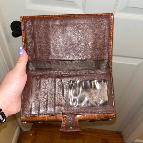 Brighton Brown Leather Wallet with Silver Hardware - Picture 5 of 8